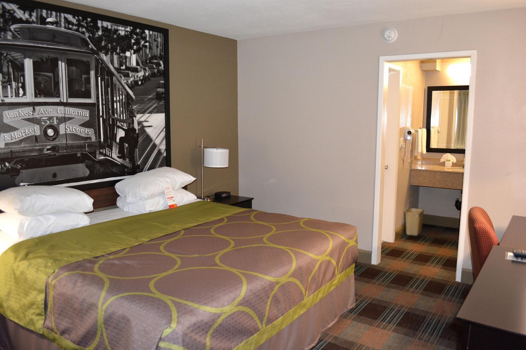 Super 8 By Wyndham Salinas Motel Екстериор снимка