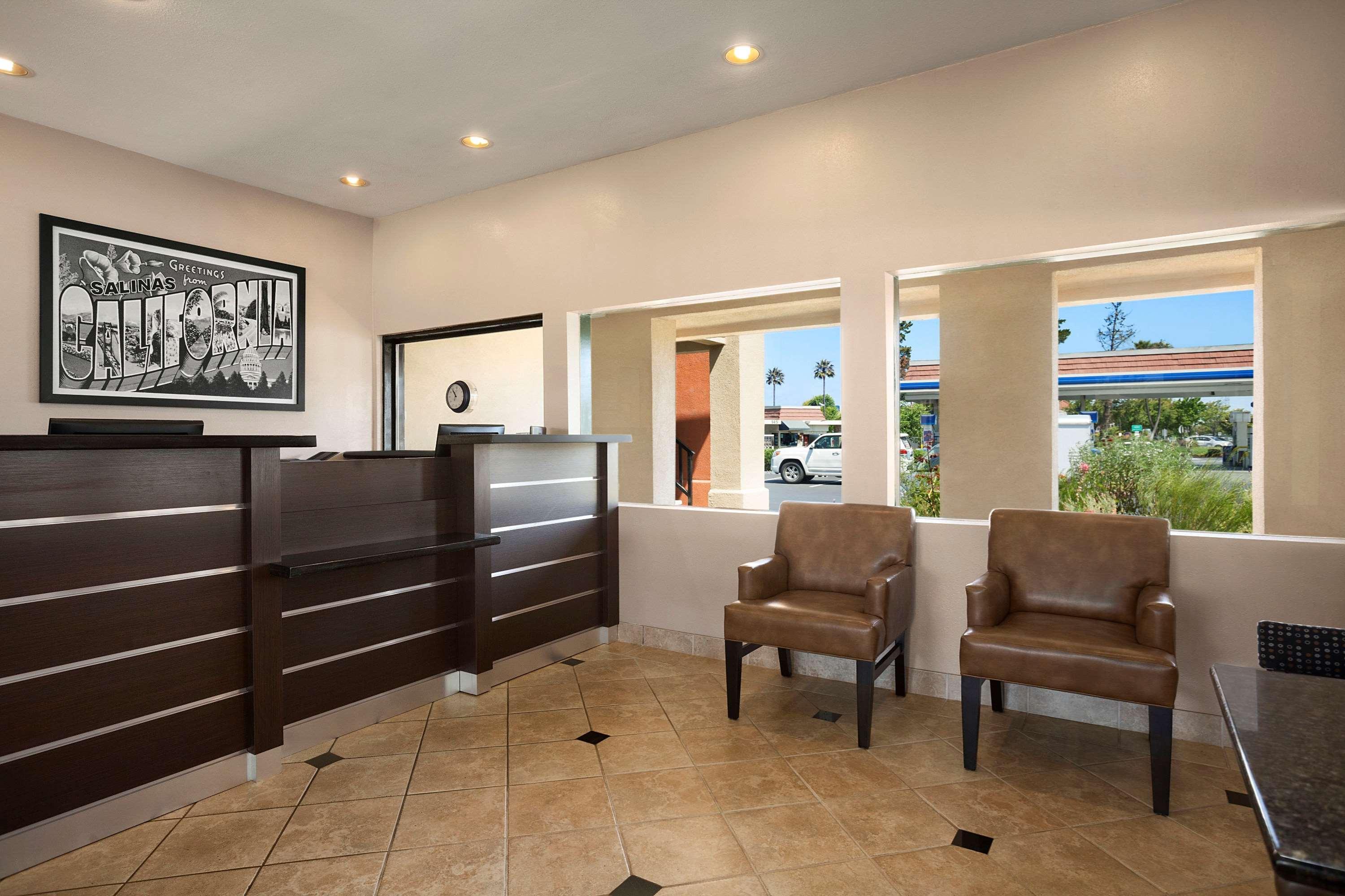 Super 8 By Wyndham Salinas Motel Екстериор снимка