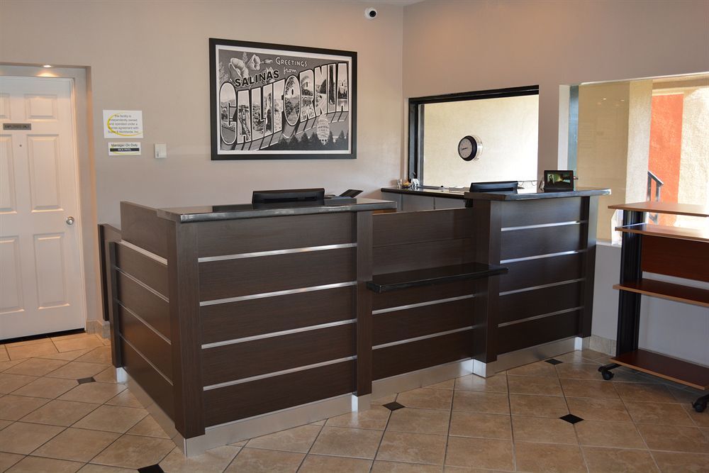 Super 8 By Wyndham Salinas Motel Екстериор снимка