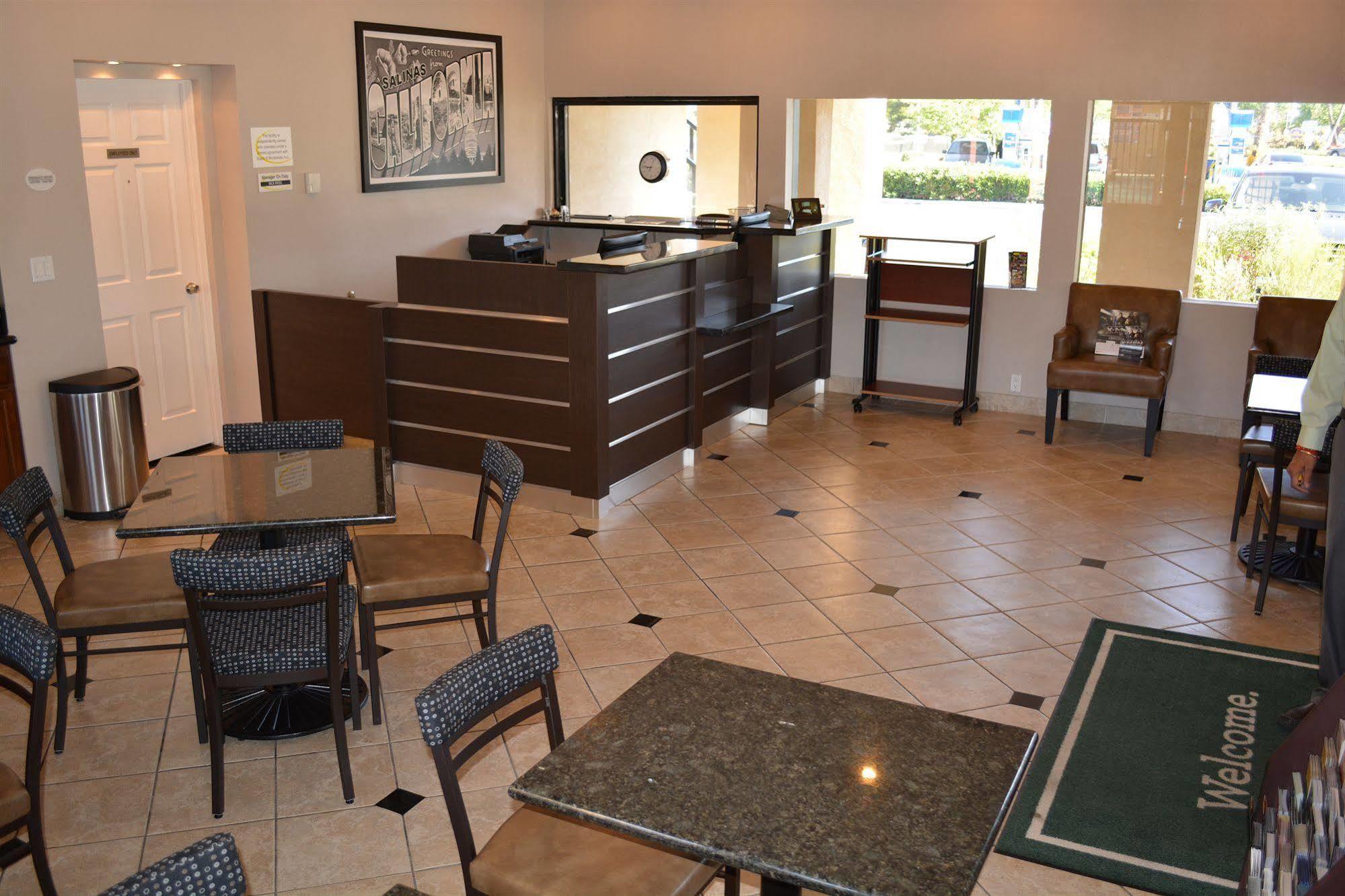 Super 8 By Wyndham Salinas Motel Екстериор снимка